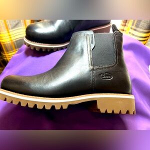 Chaco Fields Chelsea black leather waterproof boots. Worn once indoors.